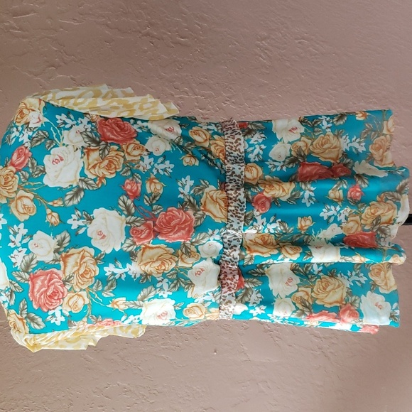 Cato Colorful Floral/Animal Print V-neck Blouse Large - Picture 4 of 7